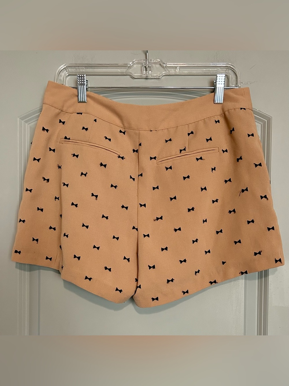 LC Lauren Conrad Tan with Black Bow Print Tailored Shorts Size 10 - Picture 3 of 5